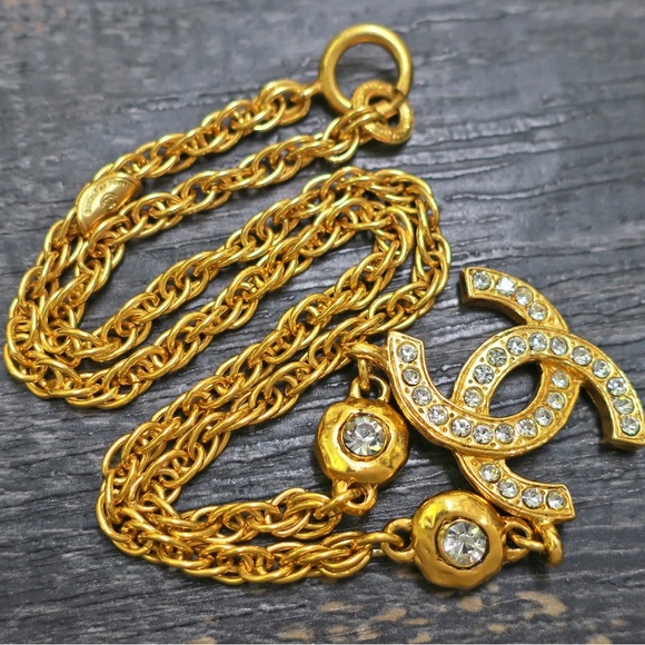 Authentic CHANEL Necklace Pendant - Picture 4 of 11